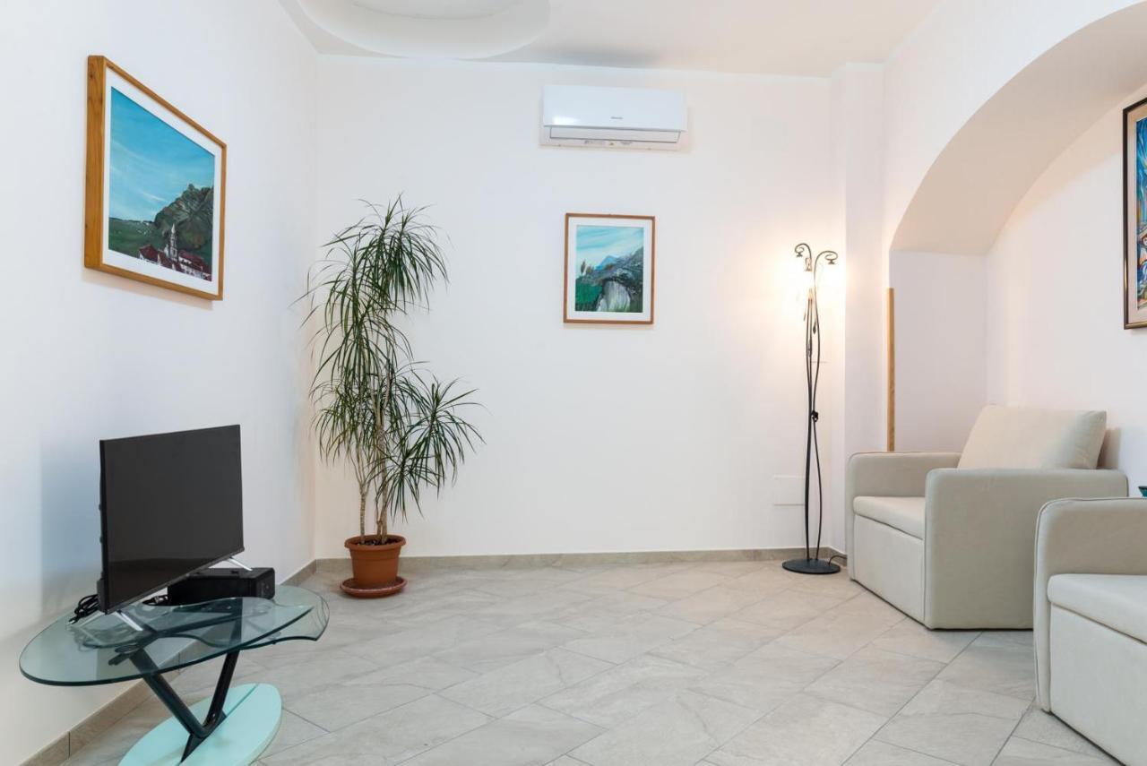 Casa Vacanza Rosy Di Guida Rosy Giungano Bagian luar foto